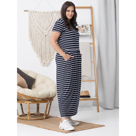 Sukienka long dzianinowa z kieszeniami PLUS SIZE IWONA granatowa w białe paski plus size karko.pl