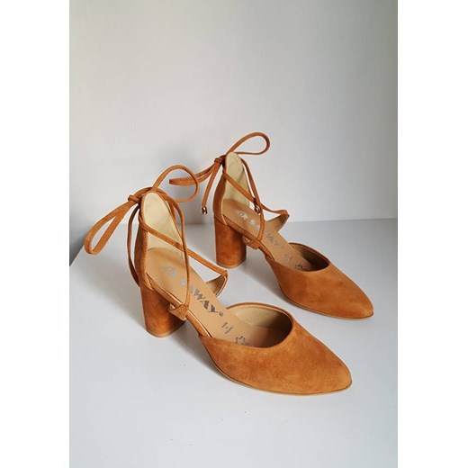 Czółenka brązowe Saway zamszowe bez wzorów na słupku eleganckie ze szpiczastym noskiem