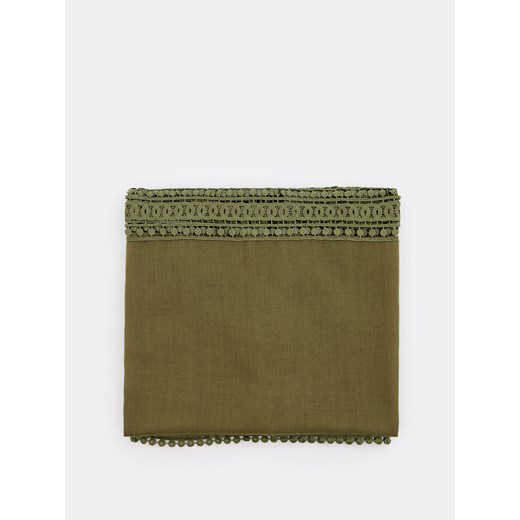 Mohito - Gładki szalik z ozdobnym detalem - Khaki Mohito One Size