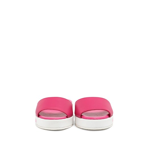Skórzane klapki w kolorze biało-różowym