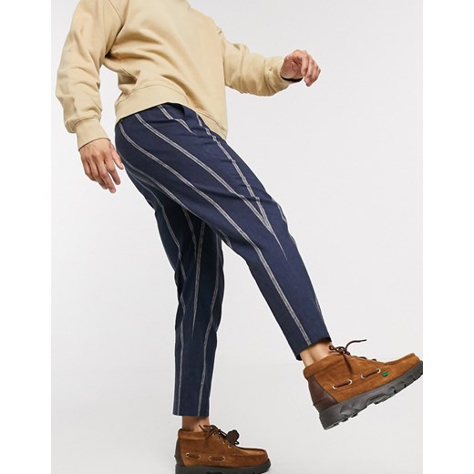 ASOS DESIGN – Granatowe eleganckie spodnie o zwężanym kroju z materiału z domieszką lnu w paski-Granatowy W28 L32 Asos Poland