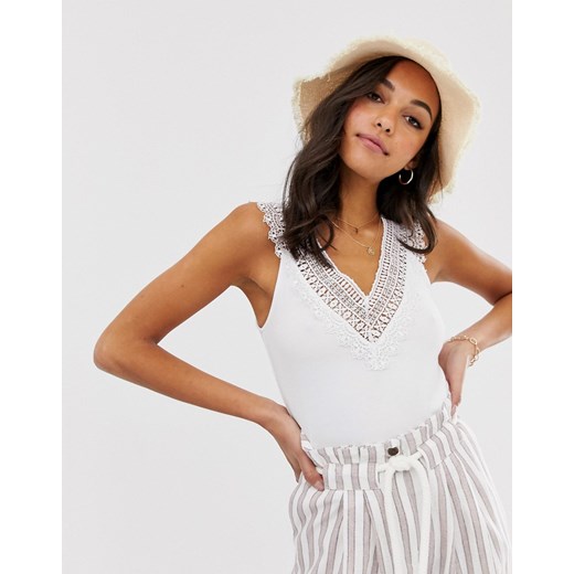 Stradivarius – Biały top z koronkowym wykończeniem L Asos Poland