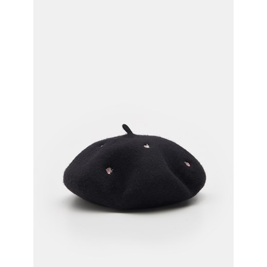 Sinsay - Wełniany beret z haftem - Czarny Sinsay Uniwersalny Sinsay