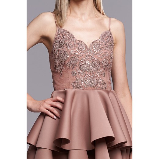 Sukienka Ella Boutique mini z dekoltem w serek rozkloszowana elegancka 