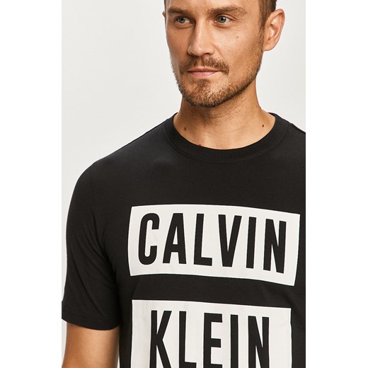Czarny t-shirt męski Calvin Klein na wiosnę młodzieżowy 
