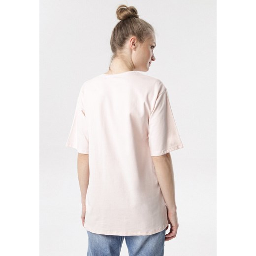 Jasnoróżowy T-shirt Crialacia Born2be S okazja Born2be Odzież