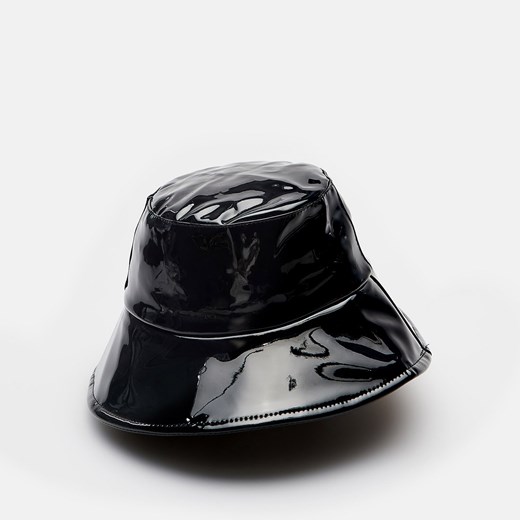 Cropp - Winylowy kapelusz bucket - Czarny Cropp Uniwersalny Cropp