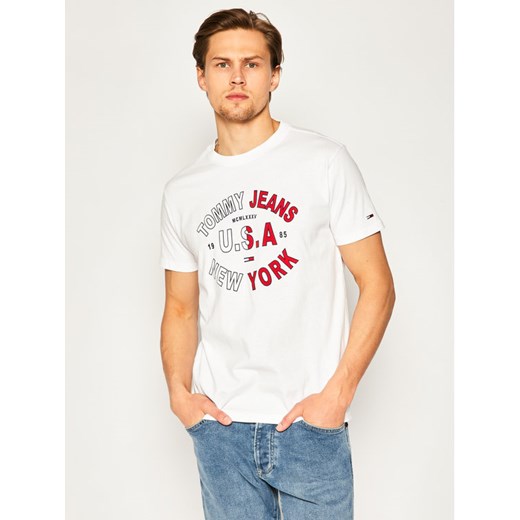 Tommy Jeans T-Shirt Arched Graphic DM0DM08100 Biały Regular Fit Tommy Jeans M promocyjna cena MODIVO