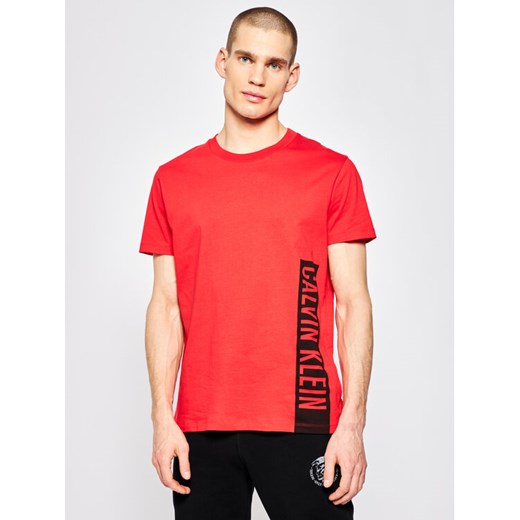 Calvin Klein Swimwear T-Shirt Relaxed Crew KM0KM00481 Czerwony Regular Fit L wyprzedaż MODIVO