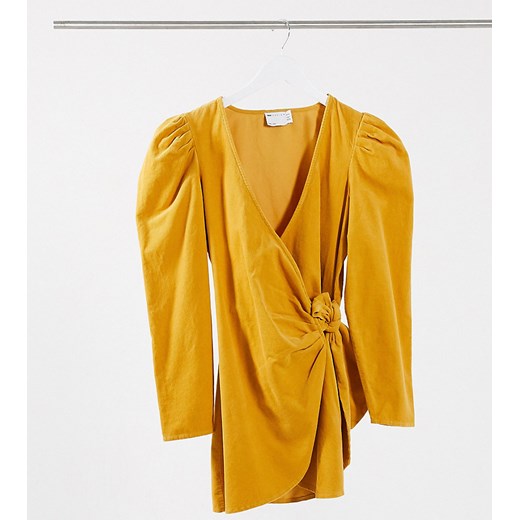 ASOS DESIGN Petite – Sztruksowa sukienka mini z kopertowym dekoltem i długim rękawem w kolorze ochry-Żółty 32 Asos Poland