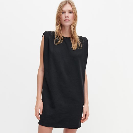 Reserved - Sukienka z podkreślonymi ramionami - Czarny Reserved L Reserved