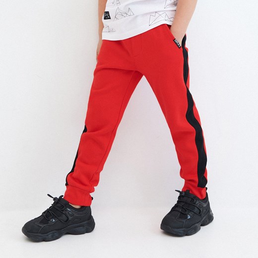 Reserved - Spodnie dresowe z lampasami - Czerwony Reserved 110 Reserved