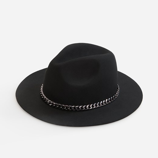 Reserved - Wełniany kapelusz trilby z ozdobnym łańcuszkiem - Czarny Reserved S Reserved