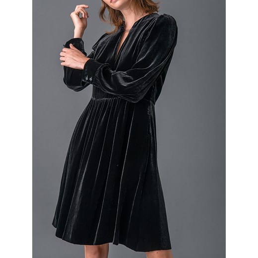 Sukienka Strenesse midi czarna na co dzień jedwabna z długimi rękawami 