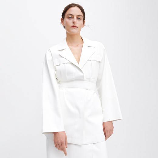 Reserved - Biała kurtka z paskiem ze sztucznej skóry - Biały Reserved 42 Reserved