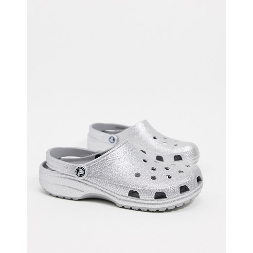 Crocs – Originals – Brokatowe chodaki w kolorze srebrnym Crocs 38-39 Asos Poland