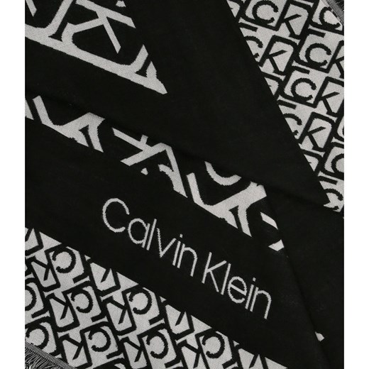 Szalik/chusta Calvin Klein w abstrakcyjnym wzorze 