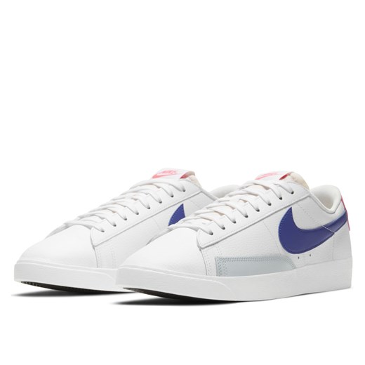 Białe buty sportowe damskie Nike na wiosnę gładkie sznurowane 