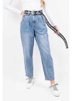 GRANATOWE SPODNIE JEANSOWE TYPU BALLOON JEANS Z WYSOKIM STANEM ze sklepu olika.com.pl w kategorii Jeansy damskie - zdjęcie 100806189