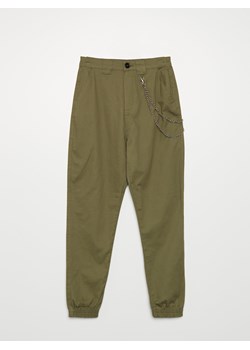 Cropp - Joggery high waist z łańcuchem - zielony ze sklepu Cropp w kategorii Spodnie damskie - zdjęcie 101357679