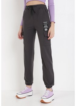 Ciemnoszare Spodnie Dresowe Baethany ze sklepu Born2be Odzież w kategorii Spodnie damskie - zdjęcie 105330188