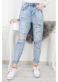 SPODNIE JEANSOWE MOM FIT Z DZIURAMI ze sklepu olika.com.pl w kategorii Jeansy damskie - zdjęcie 105413677