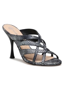 Klapki SOLO FEMME - 26432-50-L81/001-06-00 Czarno/Srebrny ze sklepu eobuwie.pl w kategorii Klapki damskie - zdjęcie 106669519