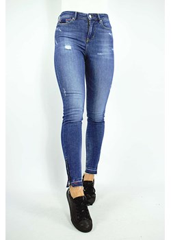 jeansy damskie guess w1ra93d46a4 niebieskie jeansowe z recyklingu ze sklepu Royal Shop w kategorii Jeansy damskie - zdjęcie 109040869