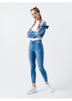 Cropp - Jeansy skinny z dziurami - niebieski ze sklepu Cropp w kategorii Jeansy damskie - zdjęcie 110513619