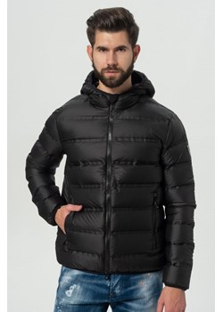 EA7 EMPORIO ARMANI - czarna kurtka puchowa z kapturem ze sklepu outfit.pl w kategorii Kurtki męskie - zdjęcie 110514458