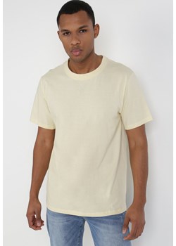 Jasnożółta Koszulka Avonmora ze sklepu Born2be Odzież w kategorii T-shirty męskie - zdjęcie 110517918