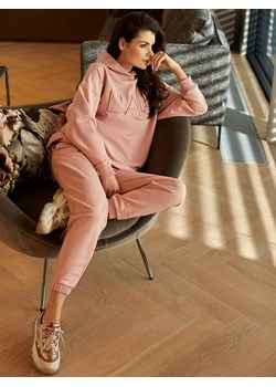 Dresowe różowe spodnie z kieszeniami L'AF DIX ze sklepu Eye For Fashion w kategorii Spodnie damskie - zdjęcie 111217127