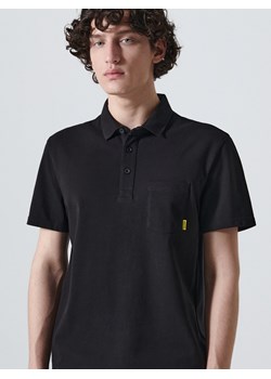 Cropp - Gładka koszulka polo - czarny ze sklepu Cropp w kategorii T-shirty męskie - zdjęcie 111378749