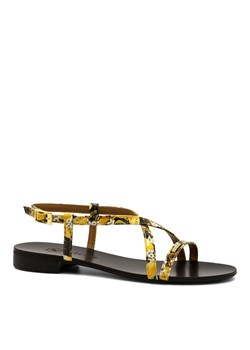 Żółte skórzane lakierowane sandały 09P ze sklepu NESCIOR w kategorii Sandały damskie - zdjęcie 111439276