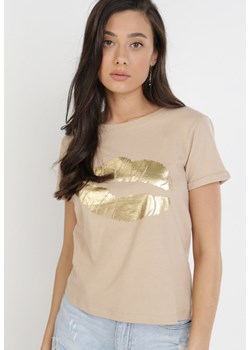 Beżowy T-shirt Theamishia ze sklepu Born2be Odzież w kategorii Bluzki damskie - zdjęcie 113469556