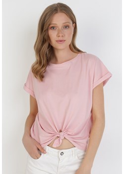 Jasnoróżowy T-shirt Petorise ze sklepu Born2be Odzież w kategorii Bluzki damskie - zdjęcie 113719225