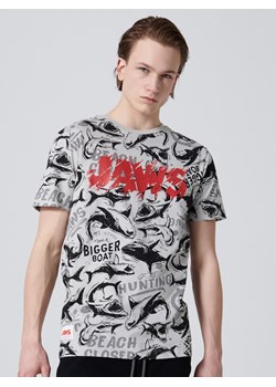 Cropp - Koszulka z nadrukiem all over Jaws - jasny szary ze sklepu Cropp w kategorii T-shirty męskie - zdjęcie 114350886