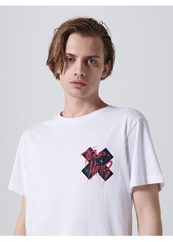 Cropp - Koszulka z nadrukiem - biały ze sklepu Cropp w kategorii T-shirty męskie - zdjęcie 114783275