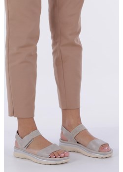 Beżowe sandały płaskie na rzepy z brokatową gumką Casu W19X9/B ze sklepu Casu.pl w kategorii Sandały damskie - zdjęcie 115770565