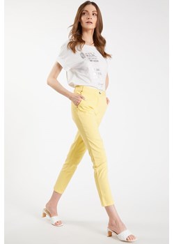 Materiałowe spodnie z wąskimi nogawkami ze sklepu MONNARI w kategorii Spodnie damskie - zdjęcie 117646836