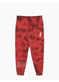 Cropp - Joggery z efektem tie dye - czerwony ze sklepu Cropp w kategorii Spodnie męskie - zdjęcie 117811746