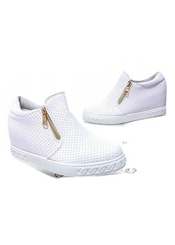 Sneakersy damskie Qinba na koturnie białe gładkie 