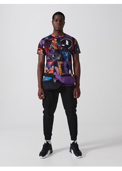 Cropp - Koszulka z nadrukiem all over Space Jam - fioletowy ze sklepu Cropp w kategorii T-shirty męskie - zdjęcie 118468788