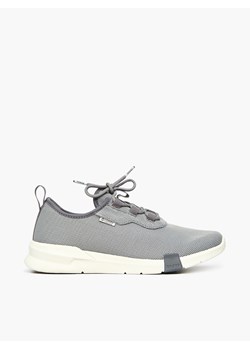 Cropp - Sneakersy z siateczką mesh - szary ze sklepu Cropp w kategorii Buty sportowe męskie - zdjęcie 118729229