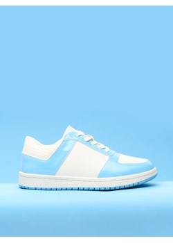 Cropp - Sneakersy z imitacji skóry - błękitny ze sklepu Cropp w kategorii Buty sportowe damskie - zdjęcie 118908389