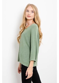 ZIELONY DZIANINOWY SWETER W SZPIC Z RĘKAWEM TYPU NIETOPERZ ze sklepu olika.com.pl w kategorii Swetry damskie - zdjęcie 119315786