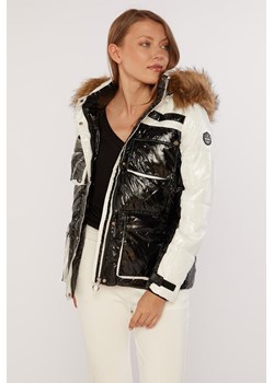 Pikowana kurtka z połyskiem ze sklepu MONNARI w kategorii Kurtki damskie - zdjęcie 122259896