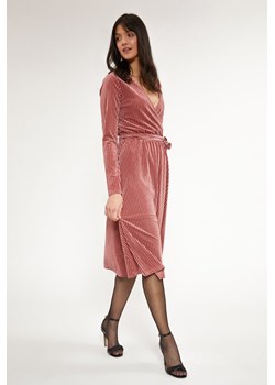 Welurowa sukienka damska midi ze sklepu MONNARI w kategorii Sukienki - zdjęcie 124891527