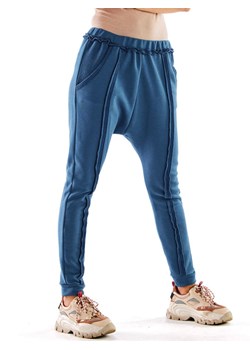 INFINITE YOU Spodnie dresowe w kolorze niebieskim ze sklepu Limango Polska w kategorii Spodnie damskie - zdjęcie 125617138