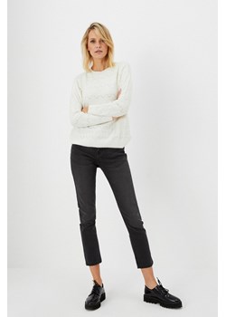 Spodnie jeansowe 7/8 ze sklepu Moodo.pl w kategorii Jeansy damskie - zdjęcie 126155396